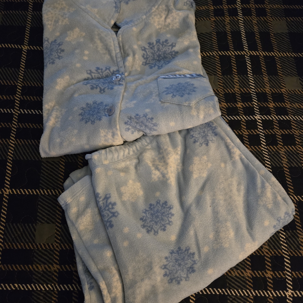 Cozy Blue Snowflake Womens Pajamas
